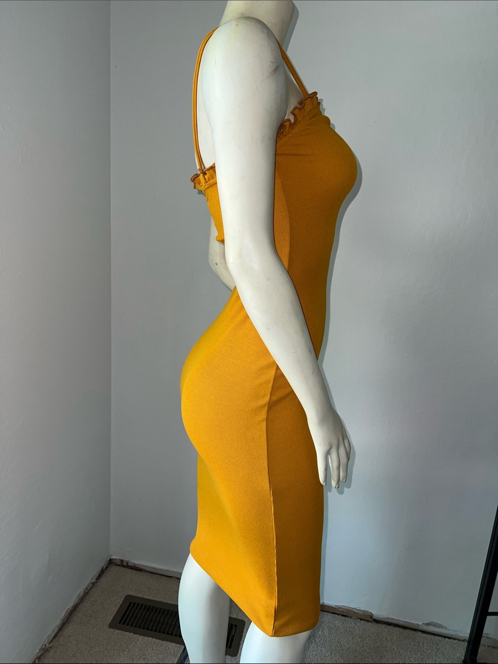 NWT Lovers + Friends Kudrow MIDI BodyCon Dress Honey Yellow. Size XS. - Picture 4 of 7